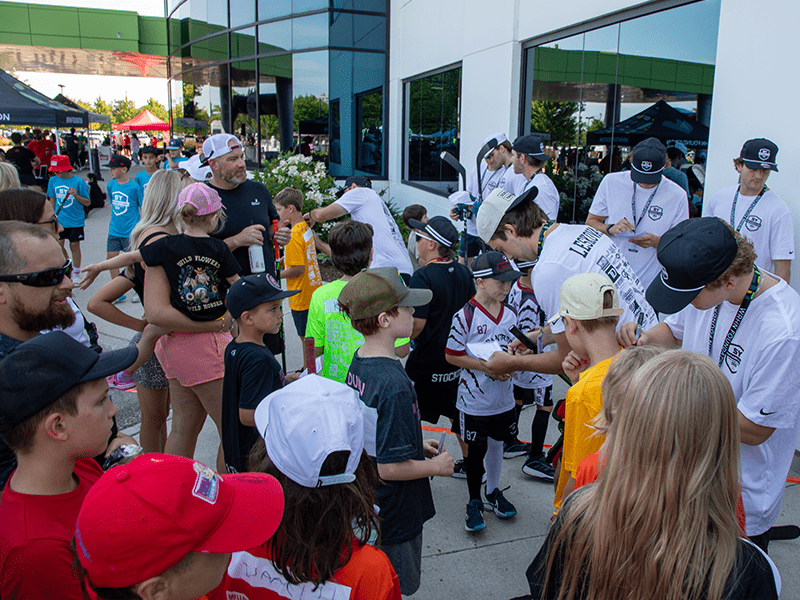 Photo: Pro hockey players signing autographs at Scotland's Yard Road Hockey Classic